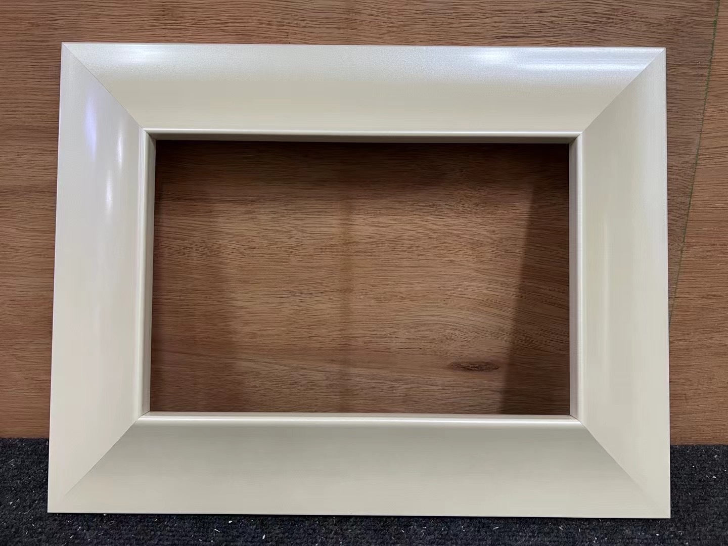 Minimalist White Solid Wood Picture Frame – 30 × 30 cm