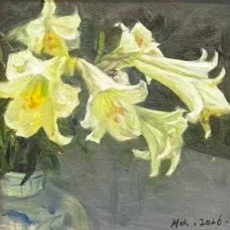 替代文本：
Close-up detail of an original yellow floral oil painting showing expressive impasto brushwork, layered petals, and soft muted background tones.